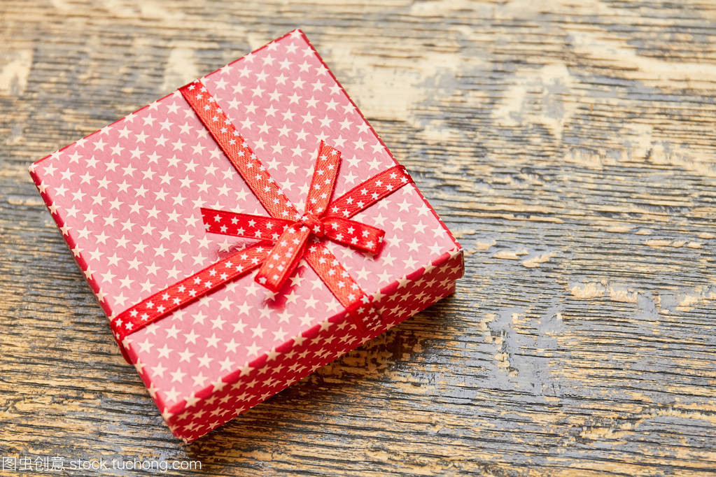 星型圖案禮品盒 點亮心意，傳遞溫馨的禮品服務新體驗